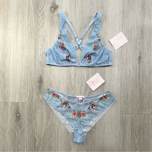 Savage X Fenty Light Blue Lace Bra with Multicolor Floral Embroidery